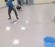 DỊCH VỤ VỆ SINH & PHỦ BÓNG SÀN VINYL – SÁNG BÓNG, BỀN ĐẸP, CHỐNG TRẦY XƯỚC